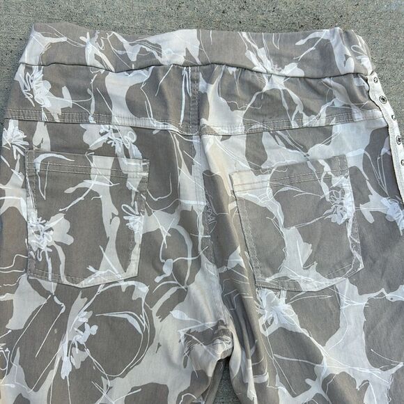Venti 6 Joggers, Floral Print with studded down sides, Made in Italy , Soft, S - Picture 13 of 14